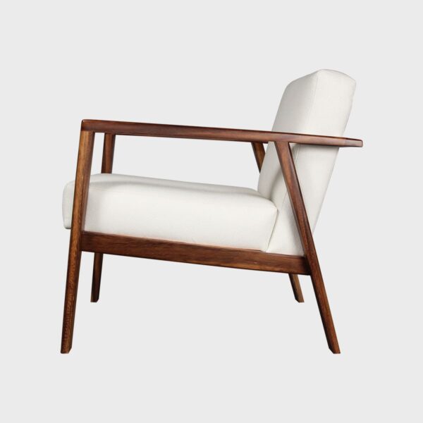 Sillón Ocasional Salvatore Madera Sólida Parota; líneas limpias del costado de este modelo